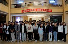 一群人站在一起 AI 生成的内容可能不正确。 一群人站在一起 AI 生成的内容可能不正确。