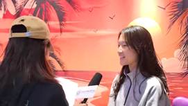 戴着眼镜的人 AI 生成的内容可能不正确。 戴着眼镜的人 AI 生成的内容可能不正确。